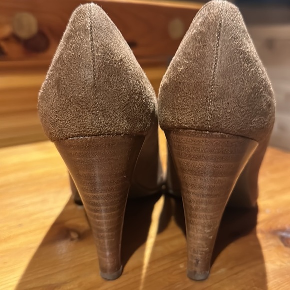 Crown Vintage “Alexandria” Tan Pumps - Picture 3 of 5